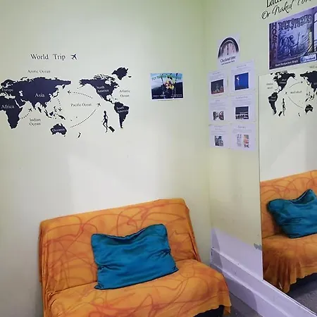 Backpackers Хостел *